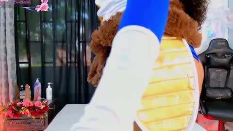 Tifany online show from 10-31-25, 01:23