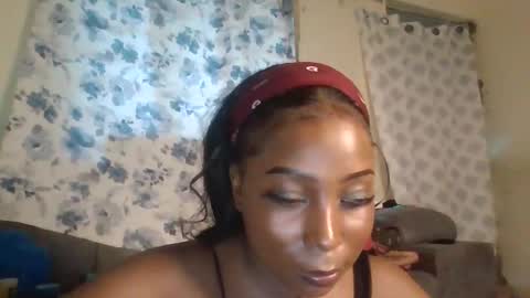 Snapshot of black_umbre chatting on 05-03-26, 02:56 Dee online show from 05-03-26, 02:56