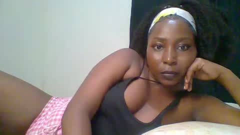 Snapshot of black_umbre chatting on 06-28-26, 06:14 Dee online show from 06-28-26, 06:14