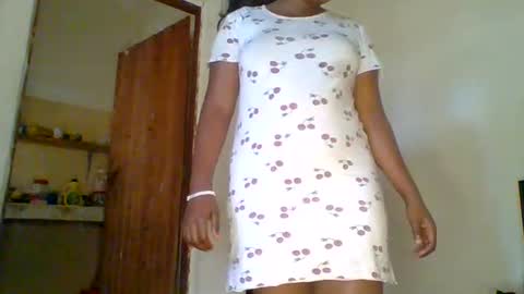 Snapshot of black_umbre chatting on 08-09-26, 07:35 Dee online show from 08-09-26, 07:35