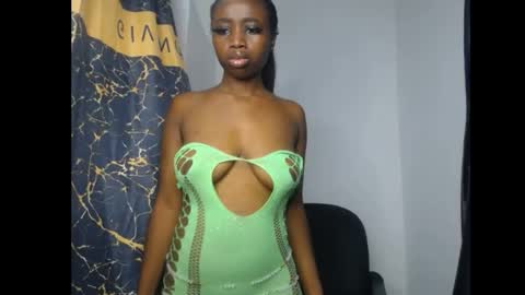 Snapshot of blackbeauty60 chatting on 04-25-26, 06:05 lela online show from 04-25-26, 06:05