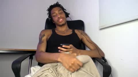 Snapshot of blackbulltitus chatting on 05-19-26, 05:14 BlackBullTitus online show from 05-19-26, 05:14