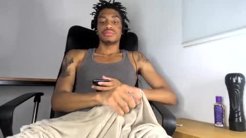 Snapshot of blackbulltitus chatting on 05-22-26, 04:19 BlackBullTitus online show from 05-22-26, 04:19