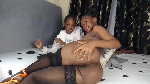 Snapshot of blackchully45 chatting on 11-04-25, 01:38 Aysher online show from 11-04-25, 01:38