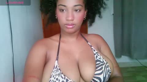 Snapshot of blackitybae chatting on 08-06-26, 02:08 Shophie White online show from 08-06-26, 02:08