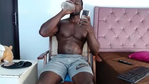 Snapshot of blacknikes chatting on 12-28-24, 07:33 Twtter 1MikeBeckford            Onlyfns beckfordmike online show from 12-28-24, 07:33