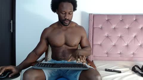 Snapshot of blacknikes chatting on 01-06-25, 01:08 Twtter 1MikeBeckford            Onlyfns beckfordmike online show from 01-06-25, 01:08