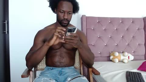 Snapshot of blacknikes chatting on 01-28-25, 12:43 Twtter 1MikeBeckford            Onlyfns beckfordmike online show from 01-28-25, 12:43