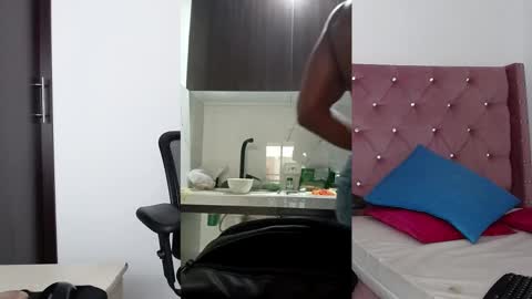 Snapshot of blacknikes chatting on 02-09-25, 08:56 Twtter 1MikeBeckford            Onlyfns beckfordmike online show from 02-09-25, 08:56