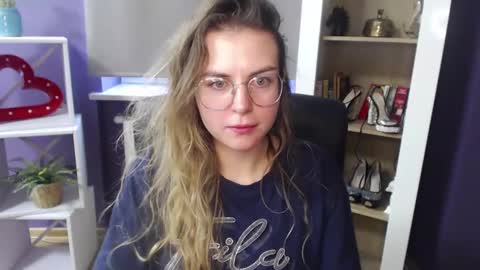 Z O E Y online show from 01-06-25, 10:57