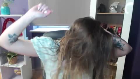 Z O E Y online show from 02-19-25, 08:55