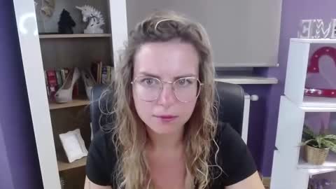 Z O E Y online show from 09-22-25, 04:25