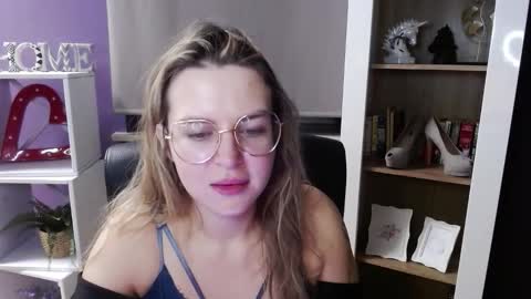 Z O E Y online show from 11-24-25, 05:29