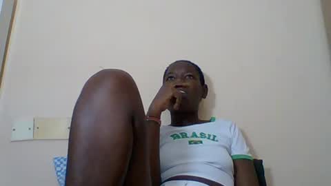 Snapshot of blacksexygal chatting on 06-27-26, 06:46 SARAH online show from 06-27-26, 06:46