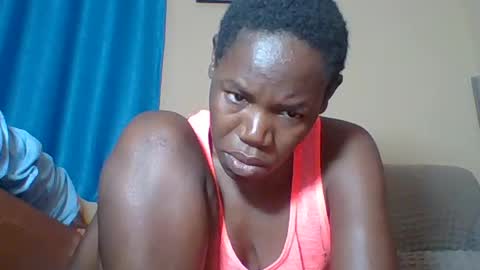 Snapshot of blacksexygal chatting on 07-27-26, 12:39 SARAH online show from 07-27-26, 12:39
