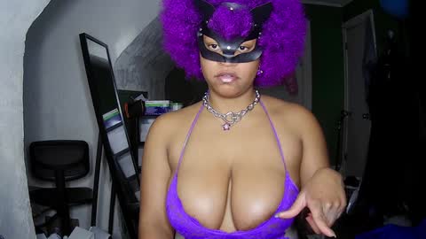 Snapshot of blacksirenqueen chatting on 12-06-24, 01:07 Queen Siren online show from 12-06-24, 01:07