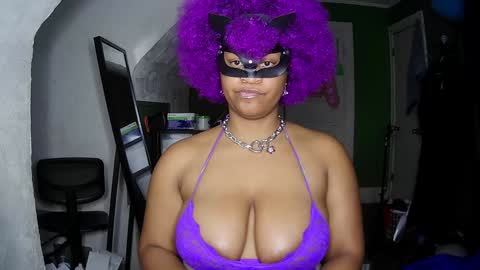 Snapshot of blacksirenqueen chatting on 12-06-24, 04:14 Queen Siren online show from 12-06-24, 04:14