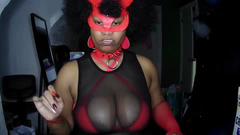 Snapshot of blacksirenqueen chatting on 12-10-24, 04:45 Queen Siren online show from 12-10-24, 04:45