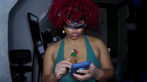 Snapshot of blacksirenqueen chatting on 12-14-24, 12:11 Queen Siren online show from 12-14-24, 12:11