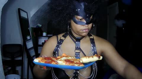 Snapshot of blacksirenqueen chatting on 12-16-24, 04:45 Queen Siren online show from 12-16-24, 04:45