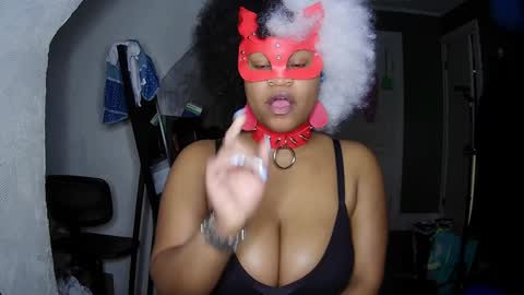 Snapshot of blacksirenqueen chatting on 12-20-24, 05:57 Queen Siren online show from 12-20-24, 05:57