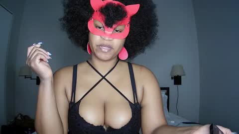 Snapshot of blacksirenqueen chatting on 01-05-25, 03:11 Queen Siren online show from 01-05-25, 03:11