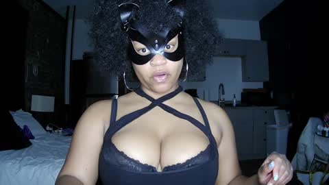 Snapshot of blacksirenqueen chatting on 01-12-25, 10:43 Queen Siren online show from 01-12-25, 10:43