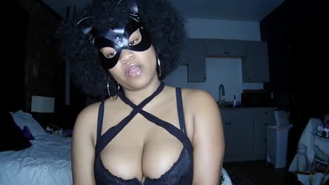 Snapshot of blacksirenqueen chatting on 01-13-25, 01:45 Queen Siren online show from 01-13-25, 01:45