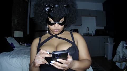 Snapshot of blacksirenqueen chatting on 01-13-25, 04:50 Queen Siren online show from 01-13-25, 04:50