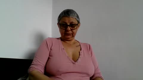 Snapshot of blackwidow05 chatting on 05-10-26, 10:20 Black Widow online show from 05-10-26, 10:20