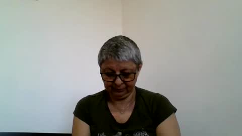 Snapshot of blackwidow05 chatting on 05-11-26, 04:15 Black Widow online show from 05-11-26, 04:15