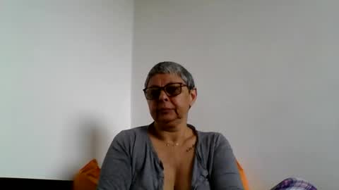 Snapshot of blackwidow05 chatting on 05-17-26, 09:17 Black Widow online show from 05-17-26, 09:17
