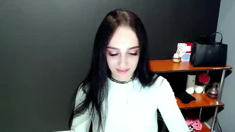 Snapshot of blacky_berry chatting on 01-08-25, 04:33 Ivy online show from 01-08-25, 04:33