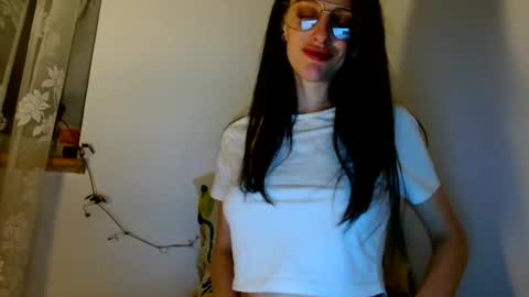 Snapshot of blacky_berry chatting on 05-19-26, 10:49 Ivy online show from 05-19-26, 10:49