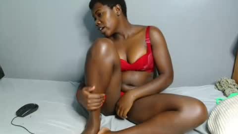 Snapshot of blair_sue chatting on 06-23-26, 11:52 love online show from 06-23-26, 11:52