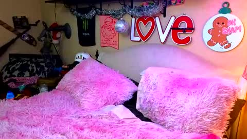 Blakely Morningstar   online show from 12-17-24, 02:22