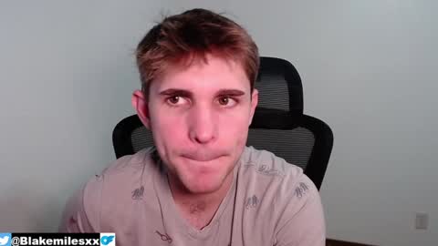 Snapshot of blakemiles2 chatting on 02-04-25, 03:54 Blake Miles online show from 02-04-25, 03:54