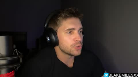 Snapshot of blakemiles2 chatting on 05-05-26, 01:35 Blake Miles online show from 05-05-26, 01:35