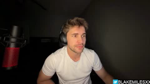 Snapshot of blakemiles2 chatting on 07-08-26, 01:54 Blake Miles online show from 07-08-26, 01:54