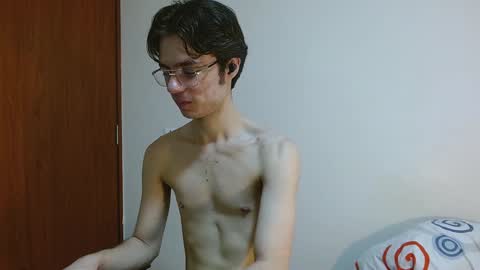 Snapshot of blakeshatter chatting on 12-05-24, 04:23 blakeshatter online show from 12-05-24, 04:23