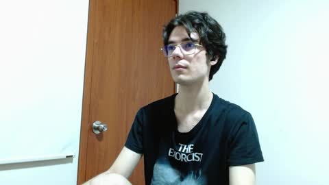 Snapshot of blakeshatter chatting on 01-05-25, 09:14 blakeshatter online show from 01-05-25, 09:14