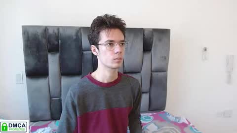 Snapshot of blakeshatter chatting on 11-17-25, 01:17 blakeshatter online show from 11-17-25, 01:17