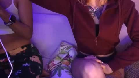 2girls1blunt online show from 12-06-24, 07:10