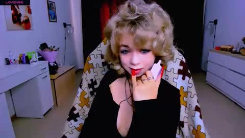 Snapshot of blinkofeyes chatting on 09-14-25, 05:39 Nicole online show from 09-14-25, 05:39