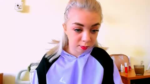 Nicole online show from 02-23-25, 11:44