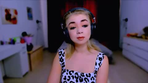 Nicole online show from 09-19-25, 08:05