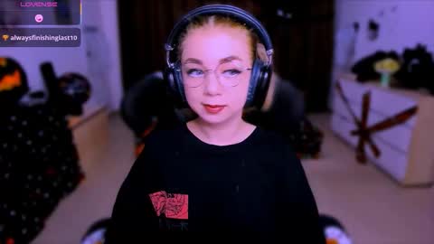 Nicole online show from 10-20-25, 04:35