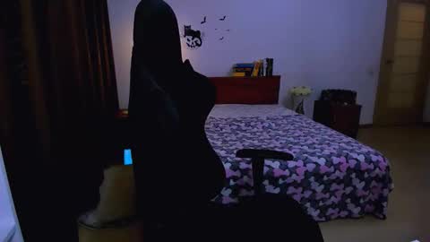 Nicole online show from 11-17-25, 03:07