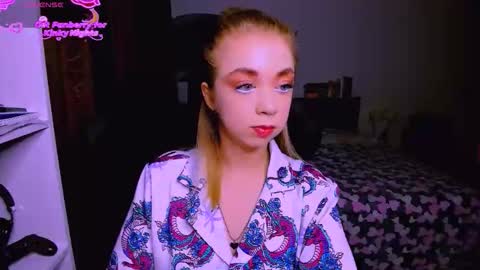 Nicole online show from 11-21-25, 08:35