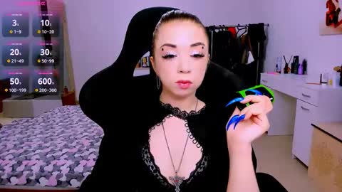 Nicole online show from 06-11-26, 05:38